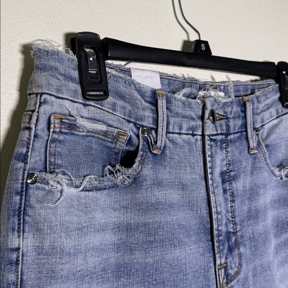 Good American Jeans - Picture 3 of 12